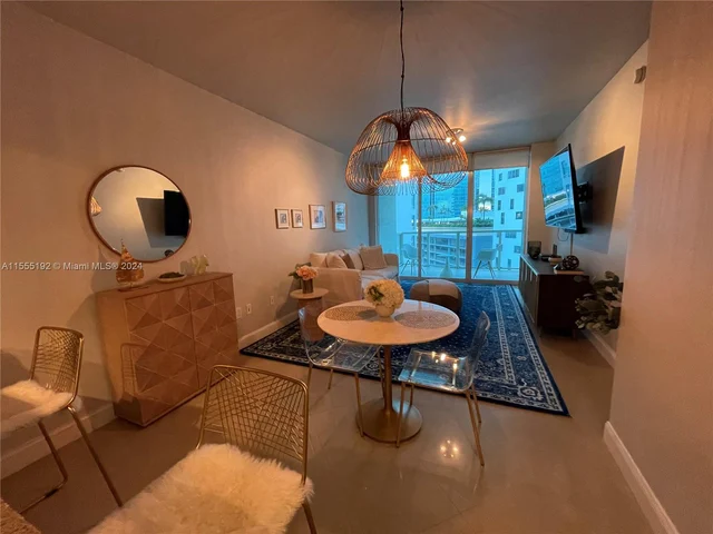 218 SE 14th St # 1404, Miami FL 33131