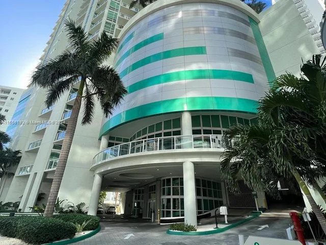 218 SE 14th St # 1404, Miami FL 33131