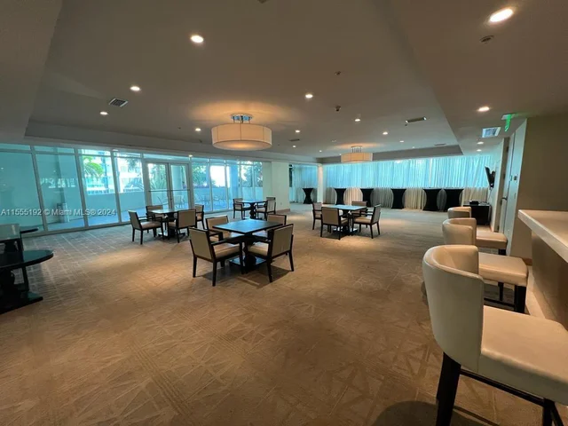 218 SE 14th St # 1404, Miami FL 33131