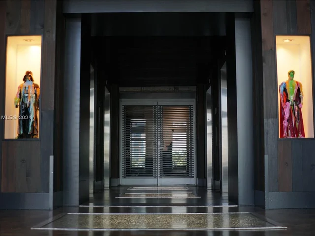 690 SW 1st Ct # 2025, Miami FL 33130