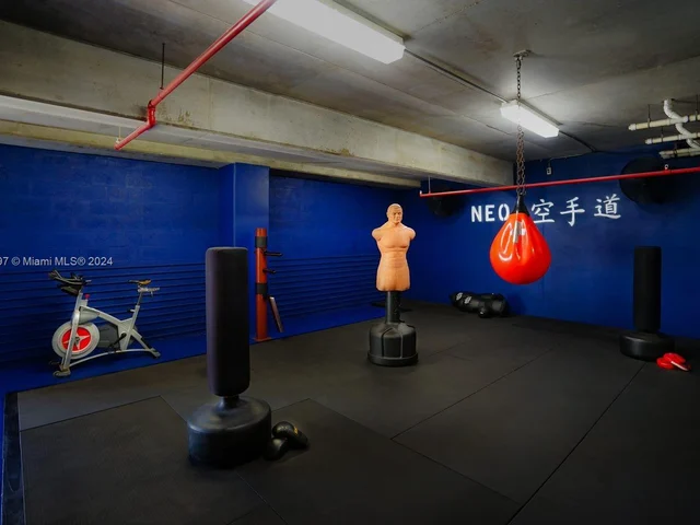 690 SW 1st Ct # 2025, Miami FL 33130