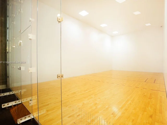 690 SW 1st Ct # 2025, Miami FL 33130