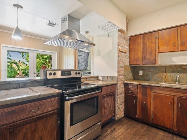 3135 SW 82nd Ave, Miami FL 33155