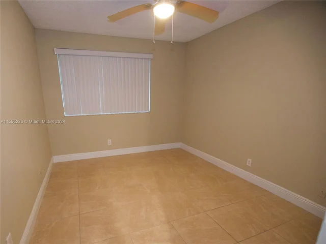 189 Lakeview Dr # 102, Weston FL 33326