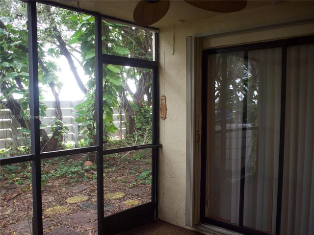 189 Lakeview Dr # 102, Weston FL 33326