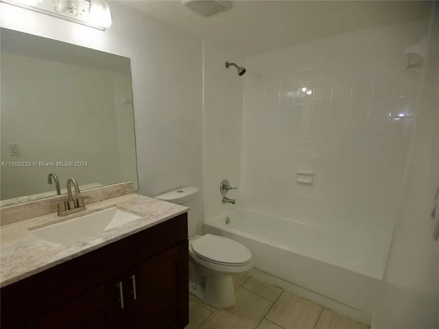 189 Lakeview Dr # 102, Weston FL 33326