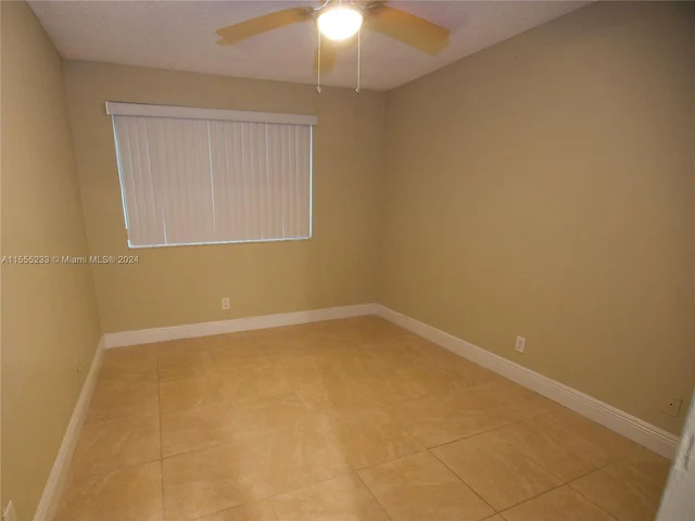 189 Lakeview Dr # 102, Weston FL 33326