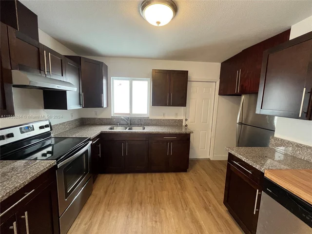 515 NW 77th St # 515, Miami FL 33150