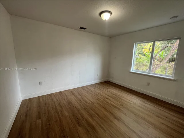 515 NW 77th St # 515, Miami FL 33150