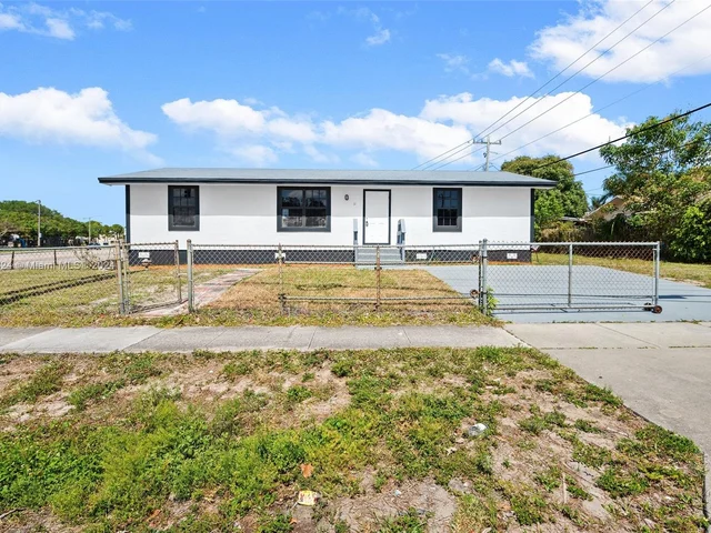 11 NE 17th Ave, Boynton Beach FL 33435