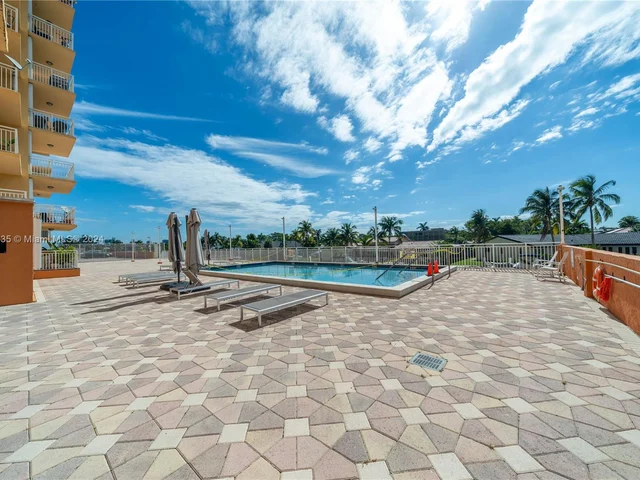 2450 NE 135th St # 909, North Miami FL 33181