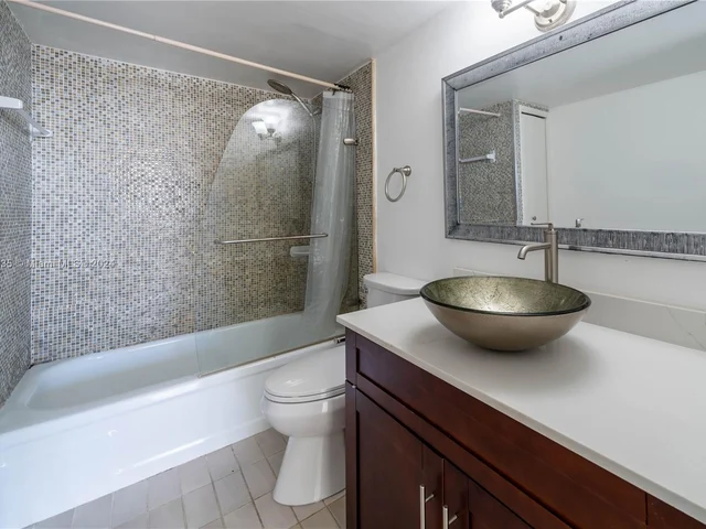 2450 NE 135th St # 909, North Miami FL 33181