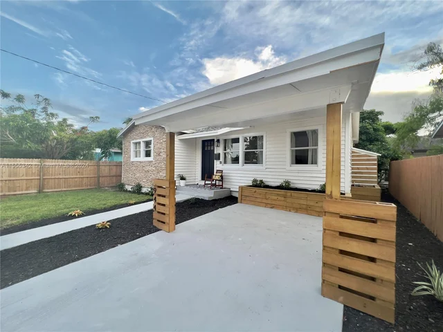 944 Market St # 1, West Palm Beach FL 33401