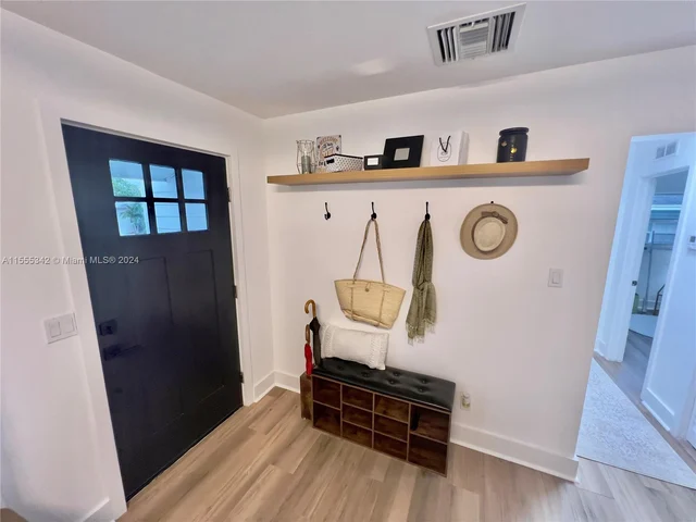 944 Market St # 1, West Palm Beach FL 33401