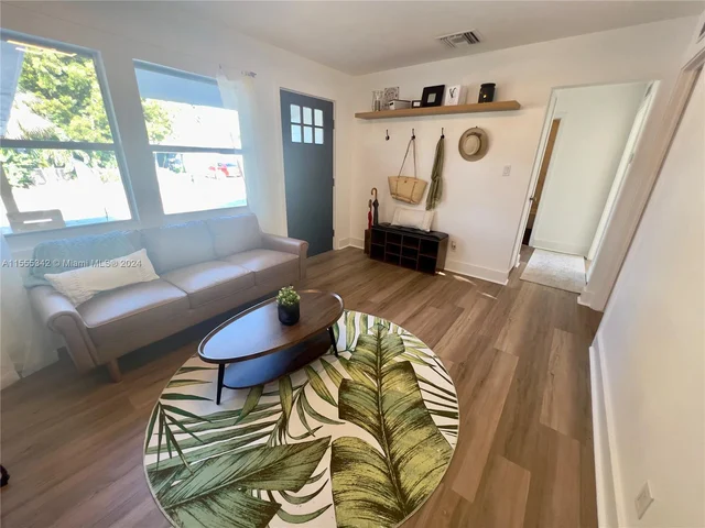 944 Market St # 1, West Palm Beach FL 33401