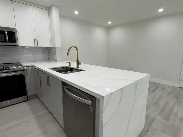 4900 NW 79th Ave # 205, Doral FL 33166