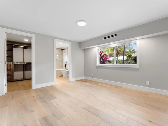 720 N Shore Dr, Miami Beach FL 33141