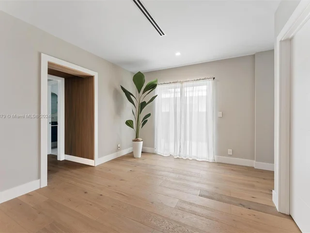 720 N Shore Dr, Miami Beach FL 33141