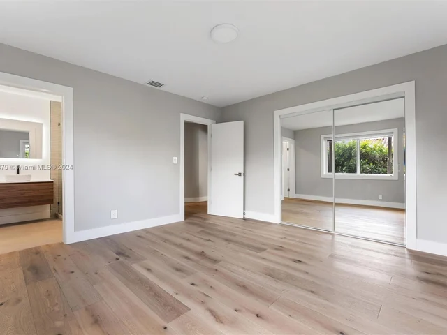 720 N Shore Dr, Miami Beach FL 33141