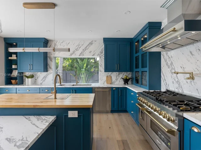 720 N Shore Dr, Miami Beach FL 33141