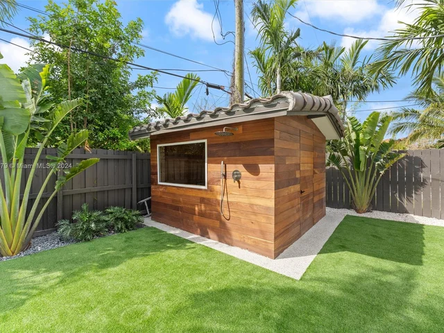 720 N Shore Dr, Miami Beach FL 33141