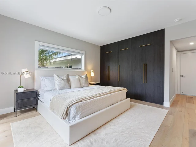 720 N Shore Dr, Miami Beach FL 33141