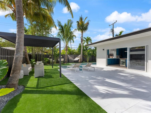 720 N Shore Dr, Miami Beach FL 33141