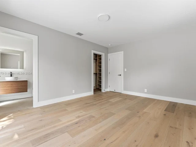 720 N Shore Dr, Miami Beach FL 33141