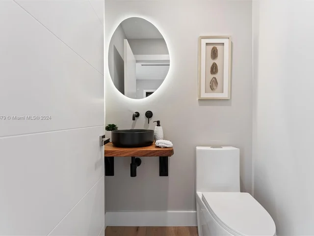 720 N Shore Dr, Miami Beach FL 33141