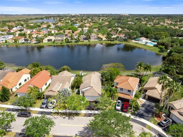 754 San Remo Dr, Weston FL 33326