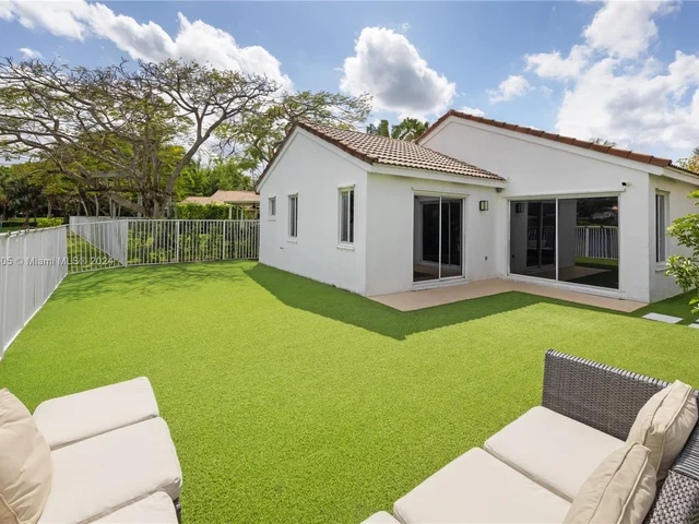 754 San Remo Dr, Weston FL 33326