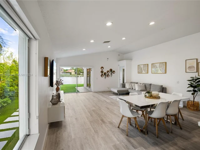 754 San Remo Dr, Weston FL 33326