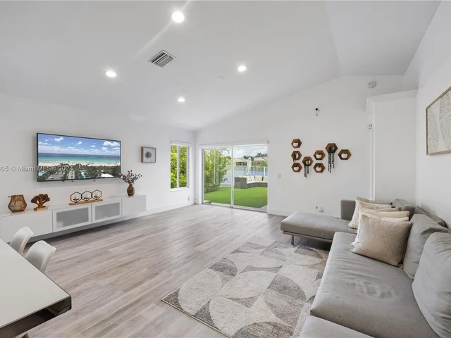 754 San Remo Dr, Weston FL 33326