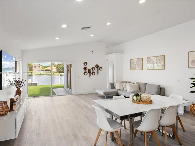 754 San Remo Dr, Weston FL 33326