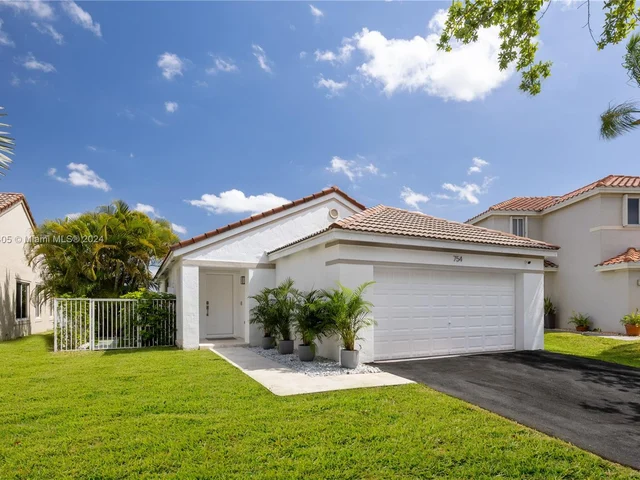 754 San Remo Dr, Weston FL 33326