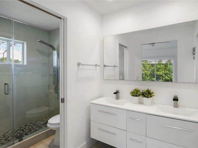 754 San Remo Dr, Weston FL 33326