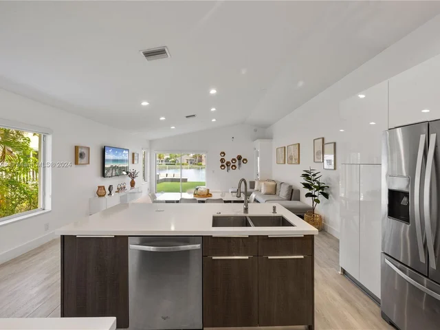 754 San Remo Dr, Weston FL 33326