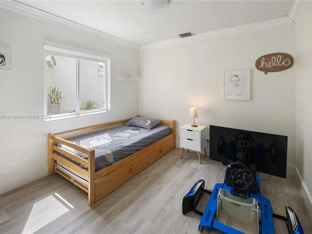 754 San Remo Dr, Weston FL 33326