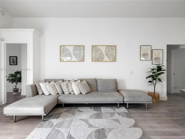 754 San Remo Dr, Weston FL 33326