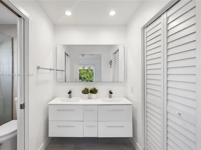 754 San Remo Dr, Weston FL 33326