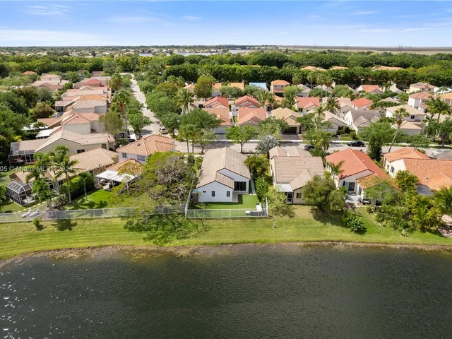 754 San Remo Dr, Weston FL 33326