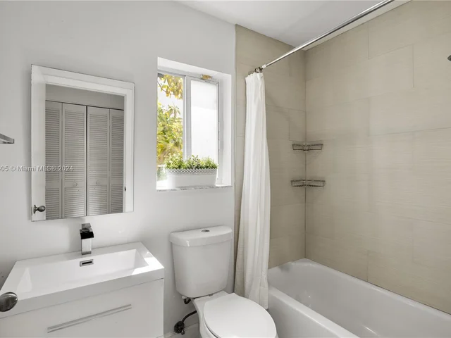 754 San Remo Dr, Weston FL 33326