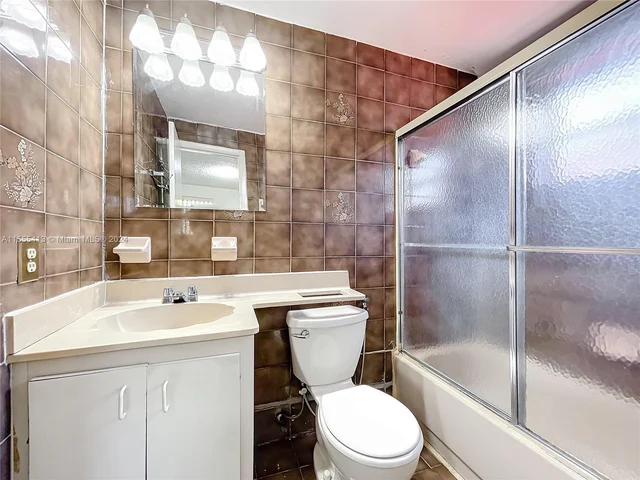 1440 W 3rd Ave, Hialeah FL 33010