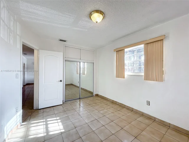 1440 W 3rd Ave, Hialeah FL 33010