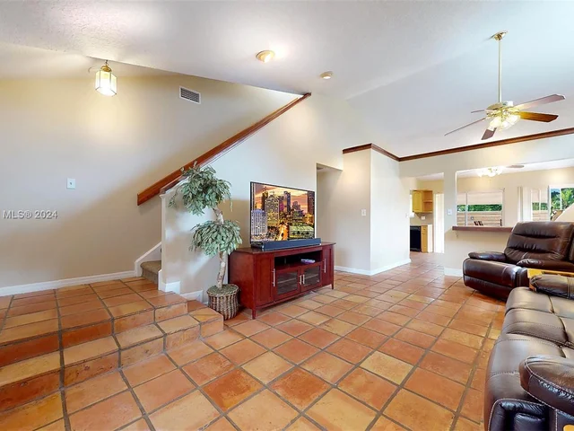 14517 SW 139th Ave Cir W, Miami FL 33186