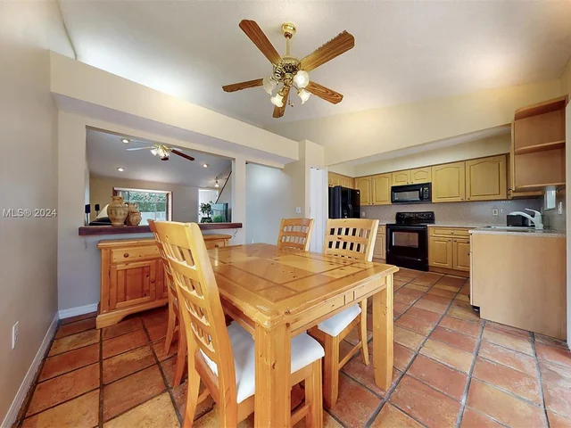 14517 SW 139th Ave Cir W, Miami FL 33186