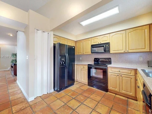 14517 SW 139th Ave Cir W, Miami FL 33186