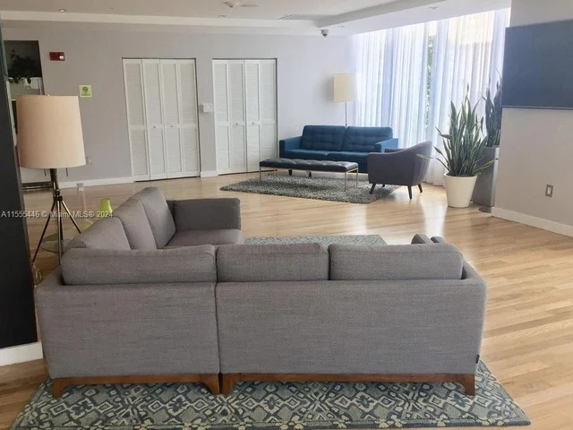 133 NE 2nd Ave # 1004, Miami FL 33132