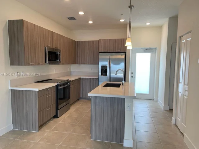 8201 NW 41th St # 408, Doral FL 33166