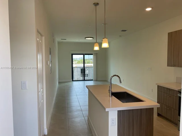 8201 NW 41th St # 408, Doral FL 33166